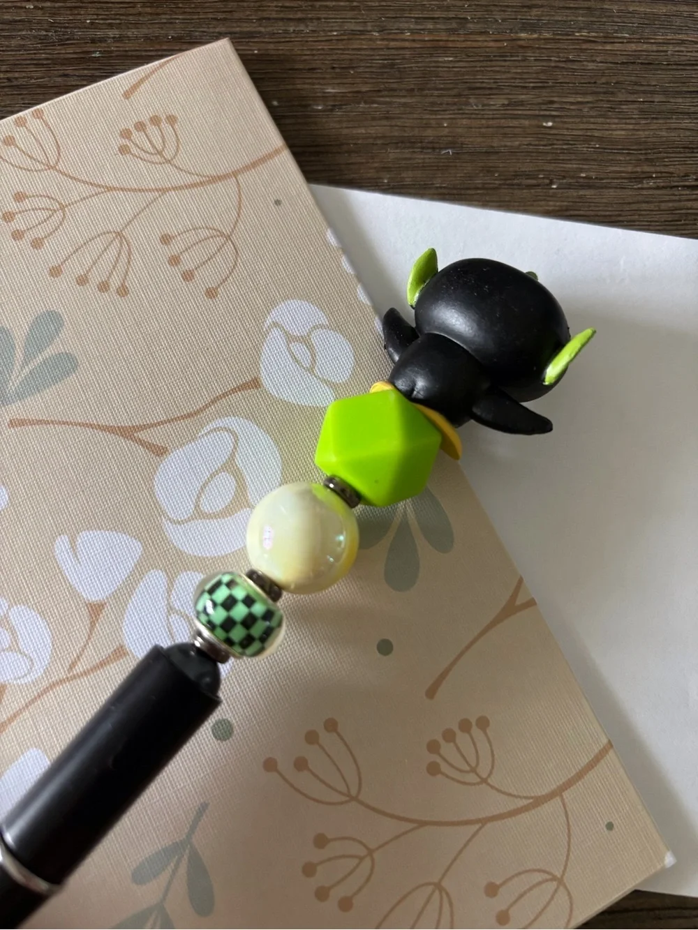 Toy Story Aliens: Alien as Weezy handmade beaded pen